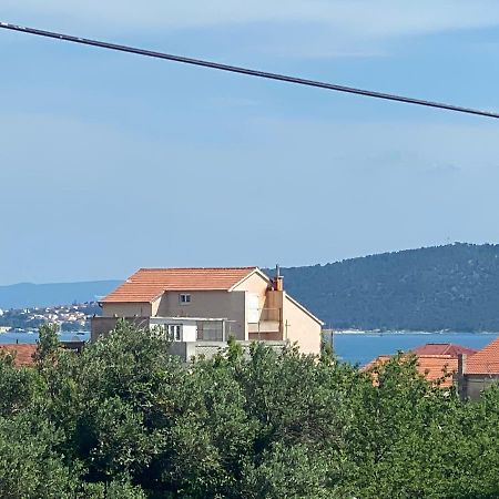 Apartment Milena Kastela Mit Whirlpool Buitenkant foto