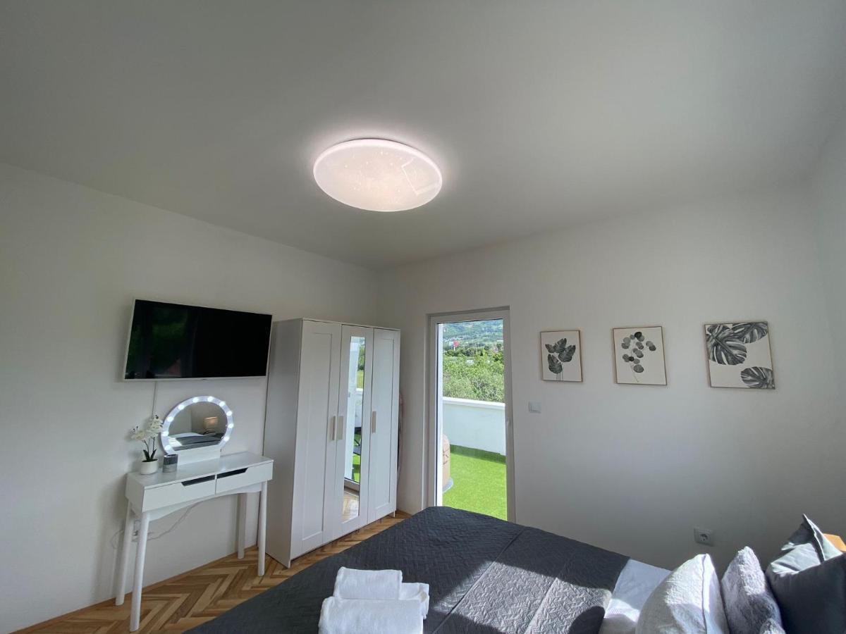 Apartment Milena Kastela Mit Whirlpool Buitenkant foto