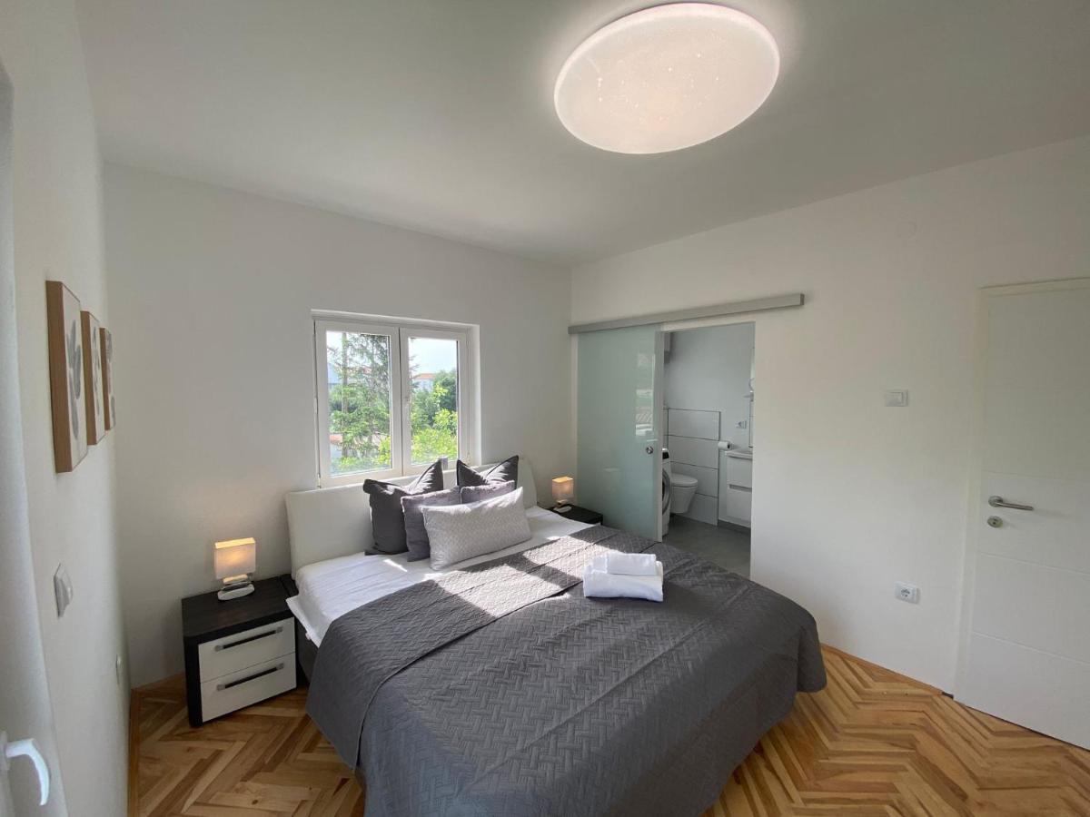 Apartment Milena Kastela Mit Whirlpool Buitenkant foto