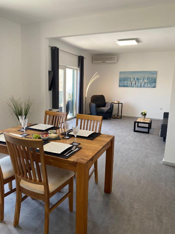Apartment Milena Kastela Mit Whirlpool Buitenkant foto