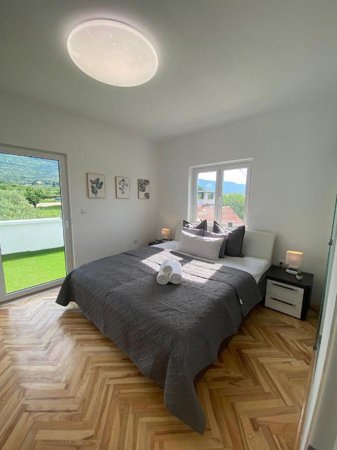 Apartment Milena Kastela Mit Whirlpool Buitenkant foto